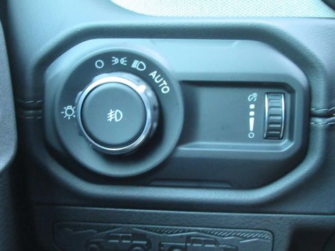 Used 2024 Jeep Wrangler Unlimited Sahara w/ Safety Group AWD/4WD image 22