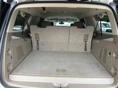 Used 2017 GMC Yukon XL SLE w/ SLE Value Package image 35