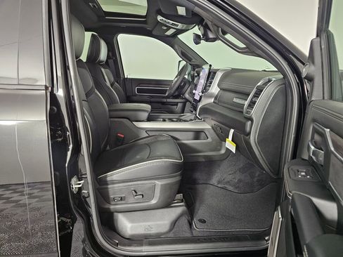 New 2026 RAM 2500 Laramie AWD/4WD image 39