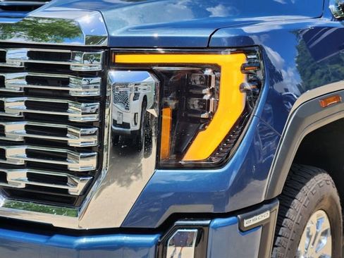 Used 2025 GMC Sierra 2500 Denali w/ Denali Reserve Package AWD/4WD image 9