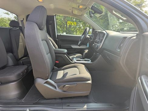 Used 2022 Chevrolet Colorado LT w/ Redline Special Edition AWD/4WD image 18