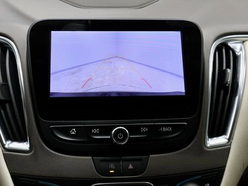 Used 2024 Chevrolet Malibu LT image 2