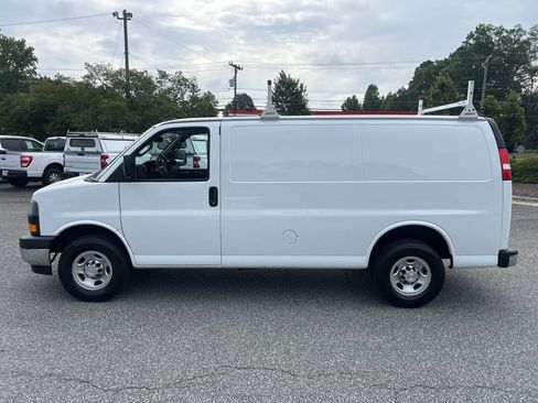 Used 2022 Chevrolet Express 2500 w/ Driver Convenience Package RWD image 6