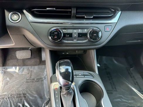 Used 2024 Buick Envista Preferred FWD image 25