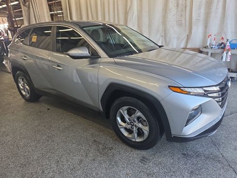 Used 2022 Hyundai Tucson SE FWD image 2