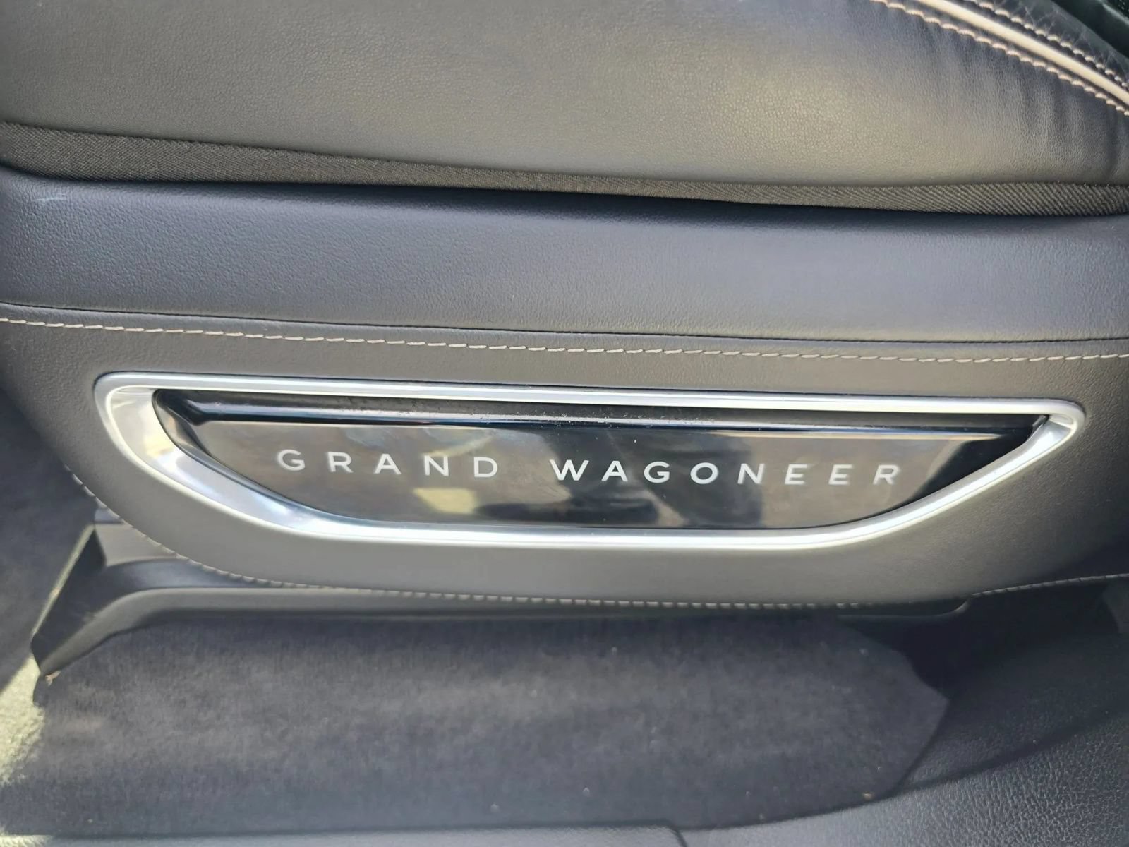 Used 2024 Jeep Grand Wagoneer L Series II w/ Quick Order Packagew 28T AWD/4WD image 15