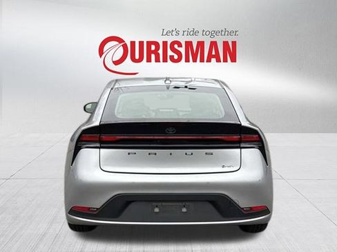 Used 2025 Toyota Prius LE image 3