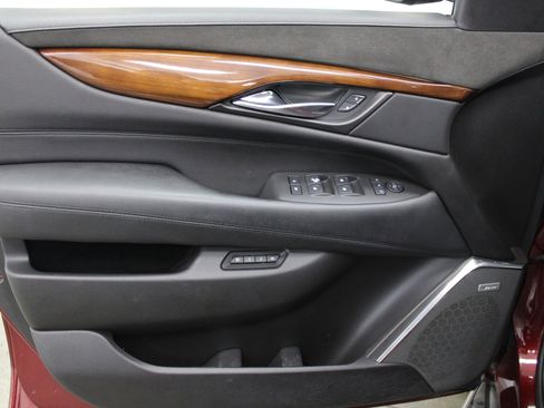Used 2017 Cadillac Escalade ESV Luxury image 11