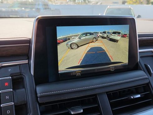 Used 2024 Chevrolet Suburban Premier image 27