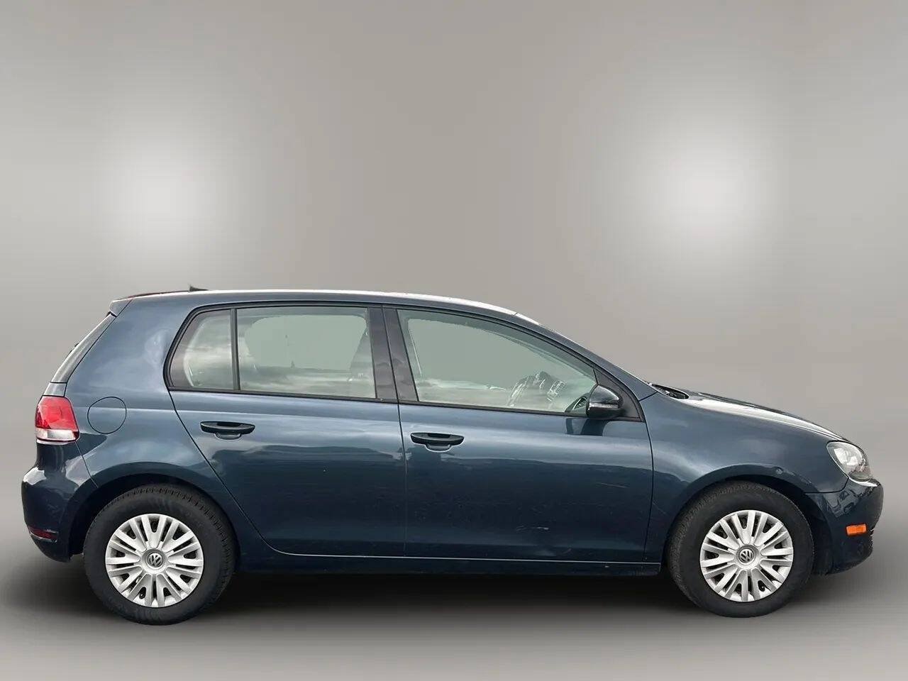 Used 2013 Volkswagen Golf 4-Door FWD image 8