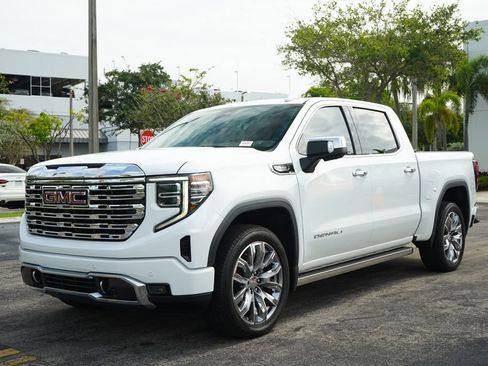 Used 2023 GMC Sierra 1500 Denali w/ Denali Reserve Package AWD/4WD image 3