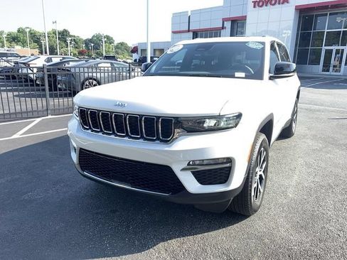 Used 2024 Jeep Grand Cherokee Limited w/ Trailer Tow Package AWD/4WD image 4
