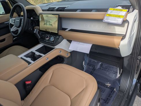 New 2026 Land Rover Defender 110 X-Dynamic SE image 30