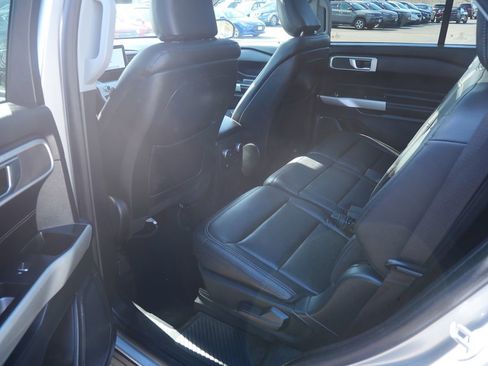 Used 2020 Ford Explorer XLT w/ Equipment Group 202A image 21