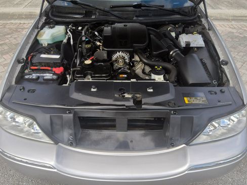 Used 2006 Lincoln Town Car Signature image 38