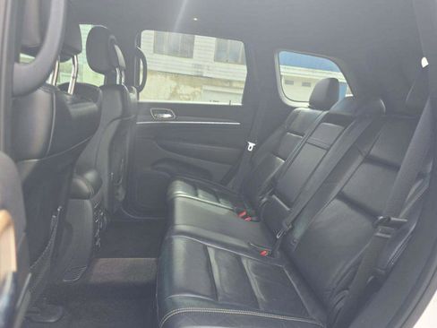 Used 2017 Jeep Grand Cherokee Limited image 10