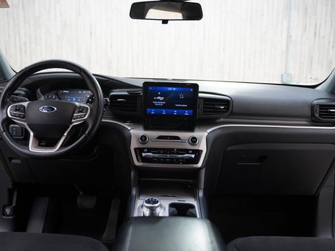 Used 2021 Ford Explorer XLT image 17