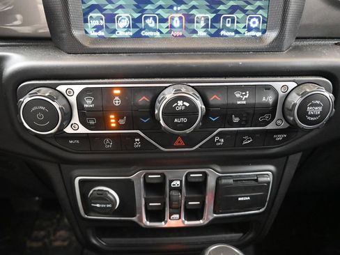 Used 2020 Jeep Wrangler Unlimited Sahara w/ Uconnect 4C Nav & Sound Group image 33