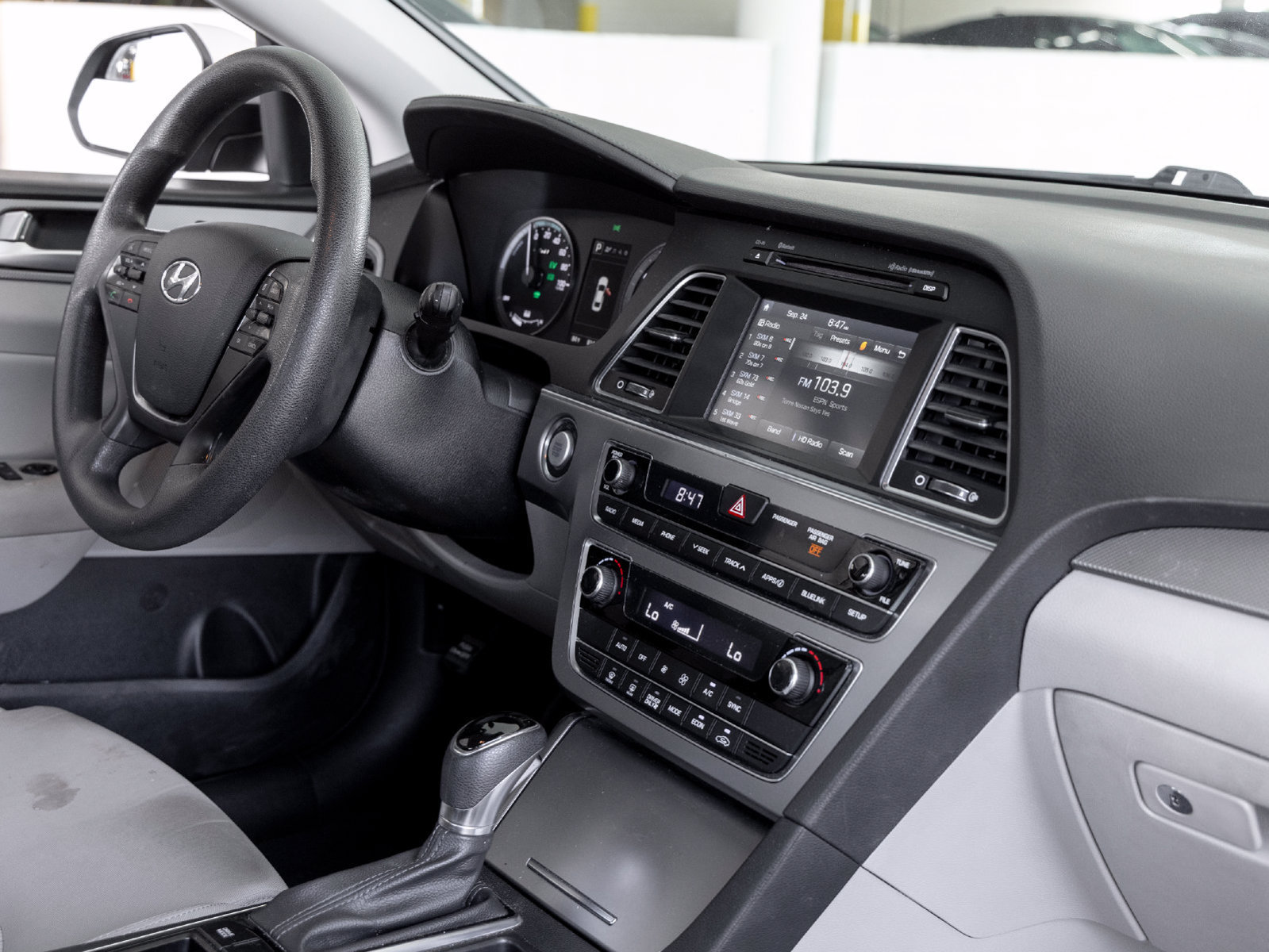 Used 2017 Hyundai Sonata SE FWD image 29