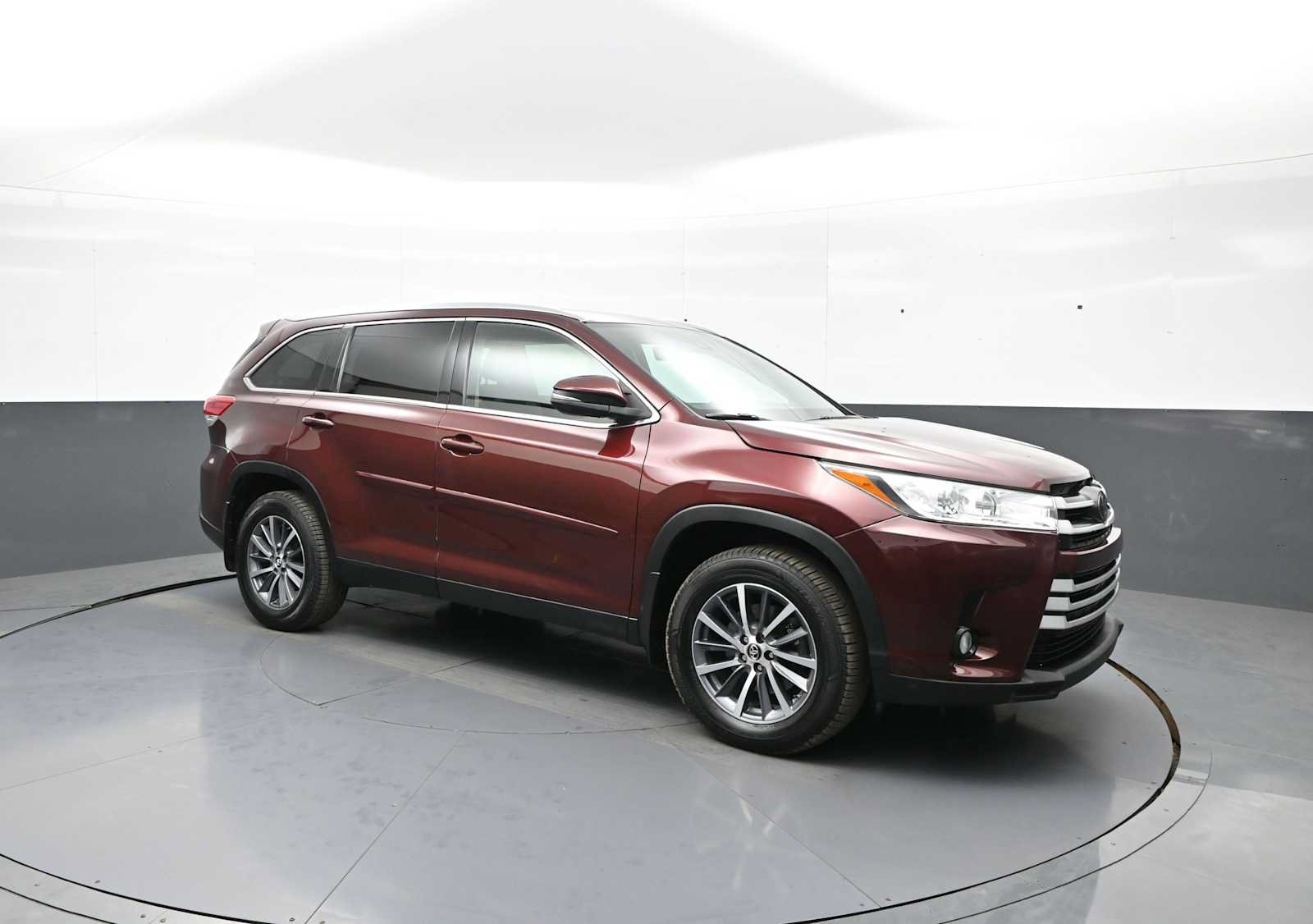 Used 2019 Toyota Highlander XLE w/ Protection Package #3 AWD/4WD image 3