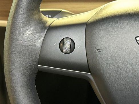 Used 2025 Tesla Model Y Long Range RWD image 25