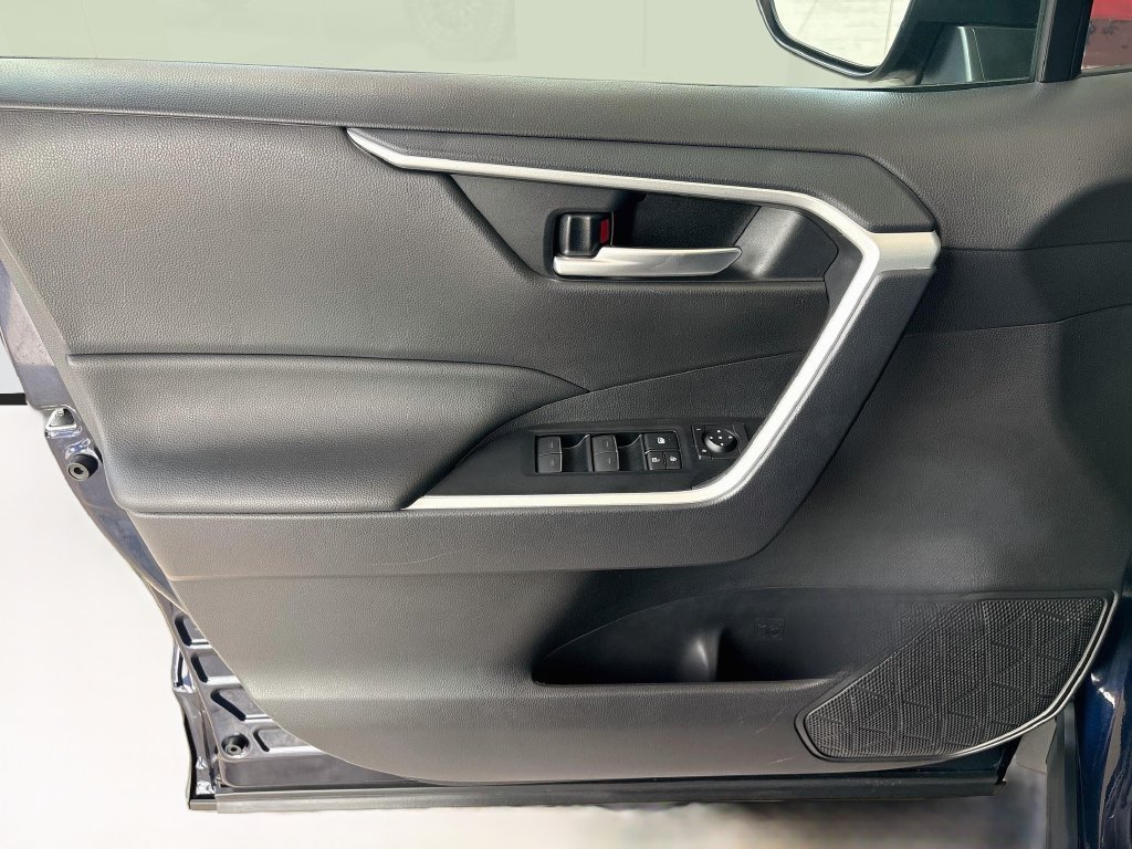 Certified 2025 Toyota RAV4 XLE FWD image 23