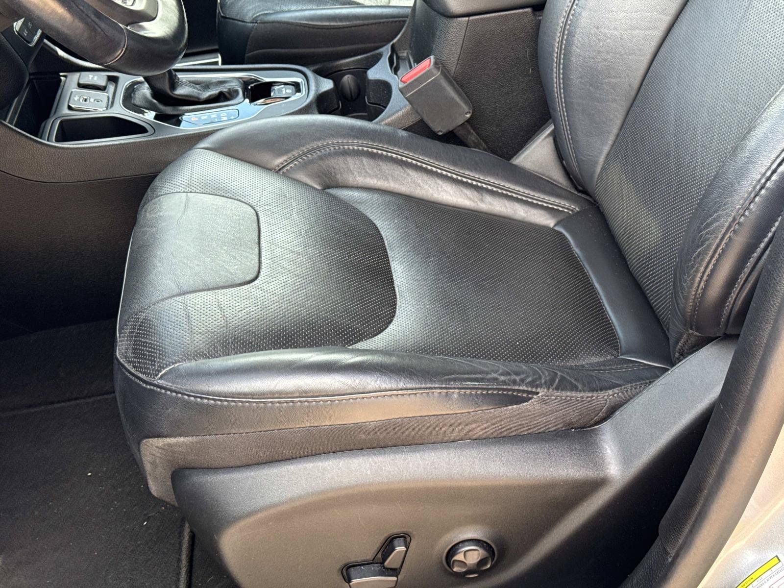 Used 2020 Jeep Cherokee Limited FWD image 12