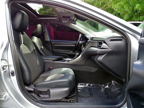 Used 2020 Toyota Camry SE FWD image 39