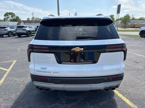 Used 2024 Chevrolet Traverse LT image 6