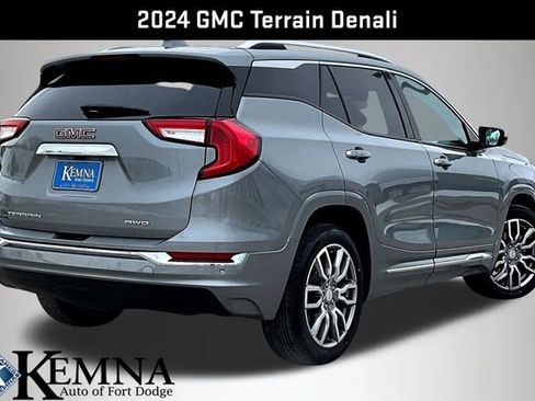 Used 2024 GMC Terrain Denali w/ Denali Premium Package image 8