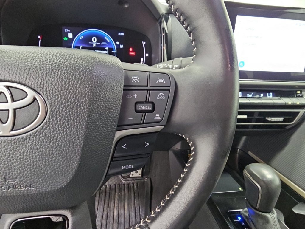 Used 2025 Toyota Camry SE FWD image 28