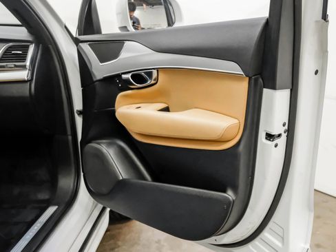 Used 2017 Volvo XC90 T6 Momentum w/ Vision Package image 35