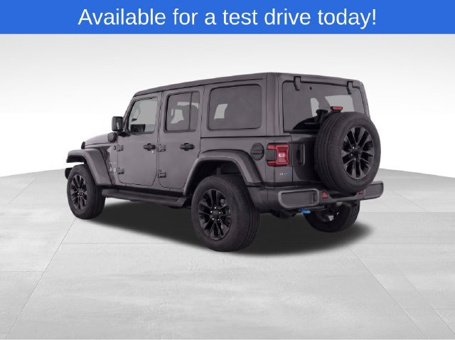 Used 2022 Jeep Wrangler Unlimited Sahara w/ Cold Weather Group AWD/4WD image 3