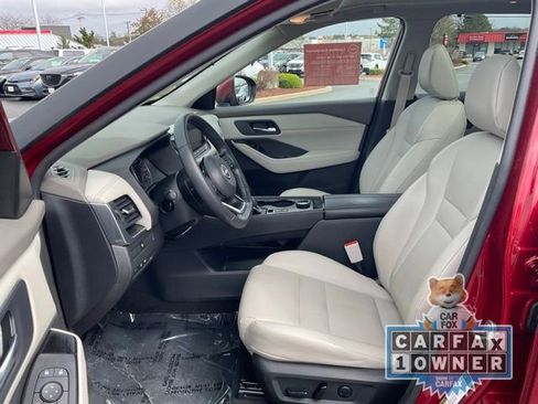 Used 2023 Nissan Rogue SV w/ SV Premium B Package image 13