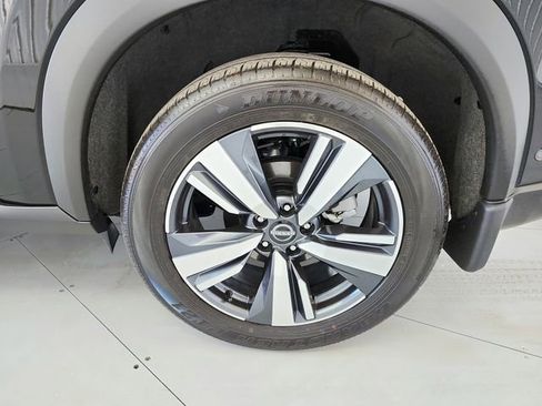 Used 2025 Nissan Rogue SL w/ SL Premium Package image 53