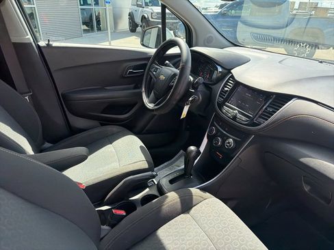 Used 2020 Chevrolet Trax LS w/ Tint and Cruise Package FWD image 27