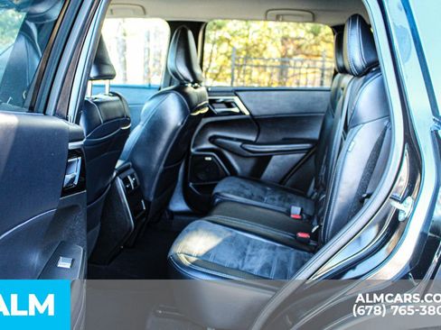 Used 2025 Mitsubishi Outlander SE image 18