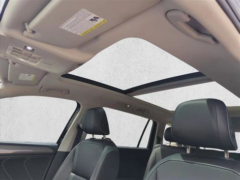 Used 2023 Volkswagen Tiguan SE FWD image 24