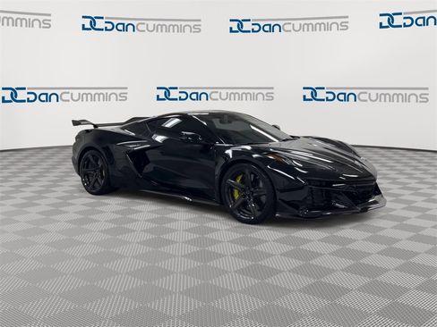 Used 2024 Chevrolet Corvette Z06 w/ Z07 Performance Package image 2