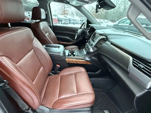 Used 2020 Chevrolet Suburban Premier w/ Premier Plus Edition image 40