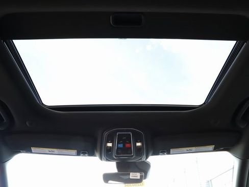 New 2025 Jeep Grand Cherokee Altitude image 18