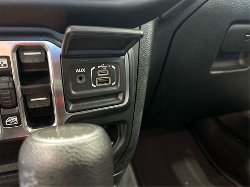 Used 2023 Jeep Gladiator Sport image 32