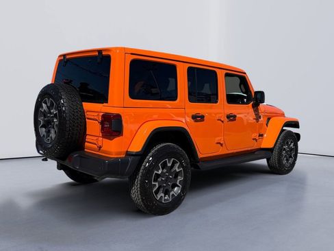 Used 2025 Jeep Wrangler Unlimited Sahara AWD/4WD image 3
