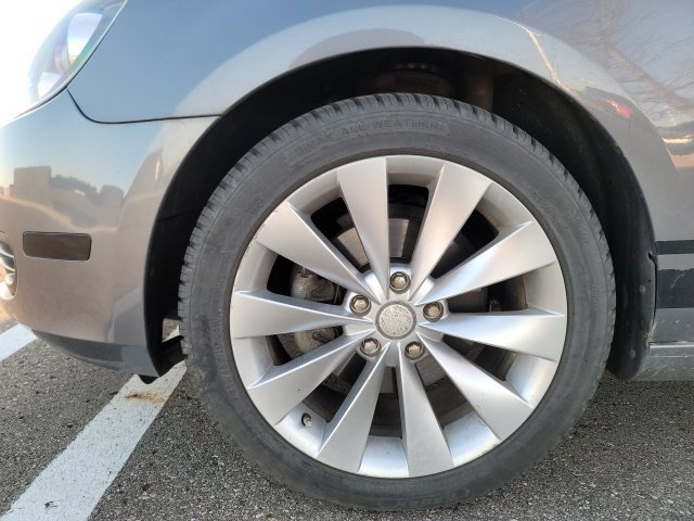 Used 2012 Volkswagen Golf 2-Door FWD image 9