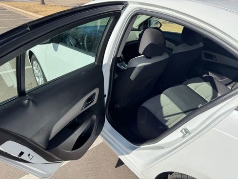 Used 2016 Chevrolet Cruze LS image 9
