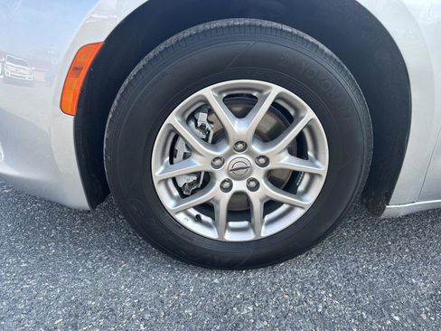 Used 2023 Chrysler Voyager LX FWD image 9