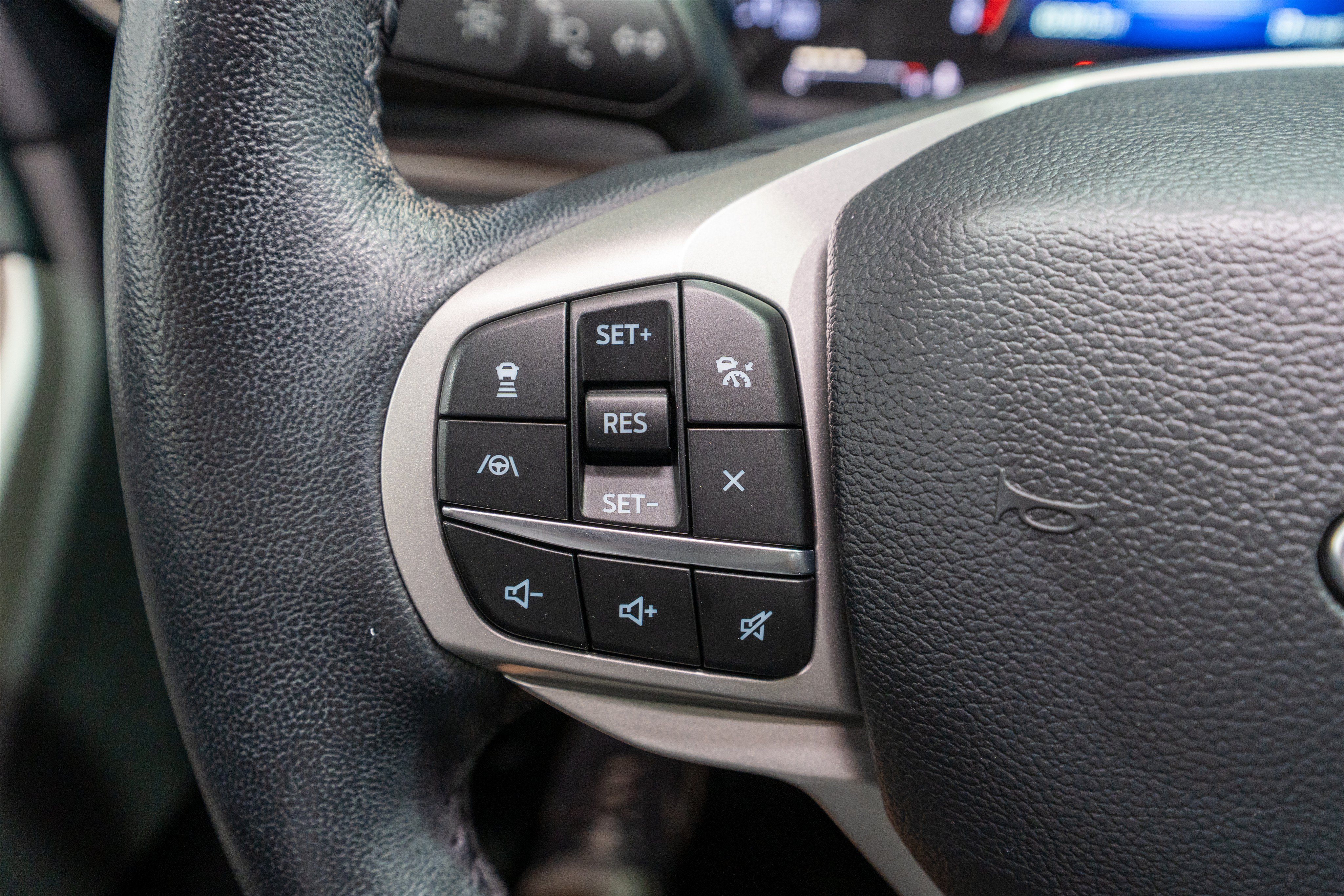 Used 2023 Ford Explorer Limited w/ Limited Technology Package RWD image 27