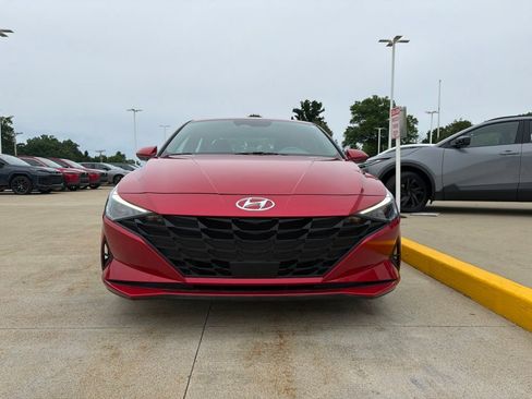 Used 2023 Hyundai Elantra SEL w/ Convenience Package FWD image 2