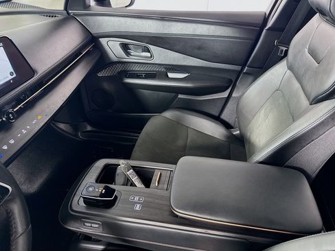 Used 2023 Nissan Ariya FWD image 24