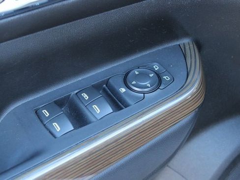 Used 2023 GMC Acadia SLE w/ Driver Convenience Package image 23